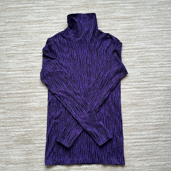 Like New: ATHLETA Flurry Peak Long Sleeve Top Turtleneck Base Layer Purple Small - Picture 8 of 16